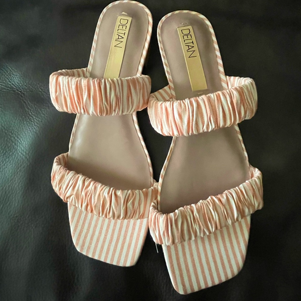 Deltan Elastic Textile Two-Band Striped Sandals in Pale Peach and White Sz 9.5